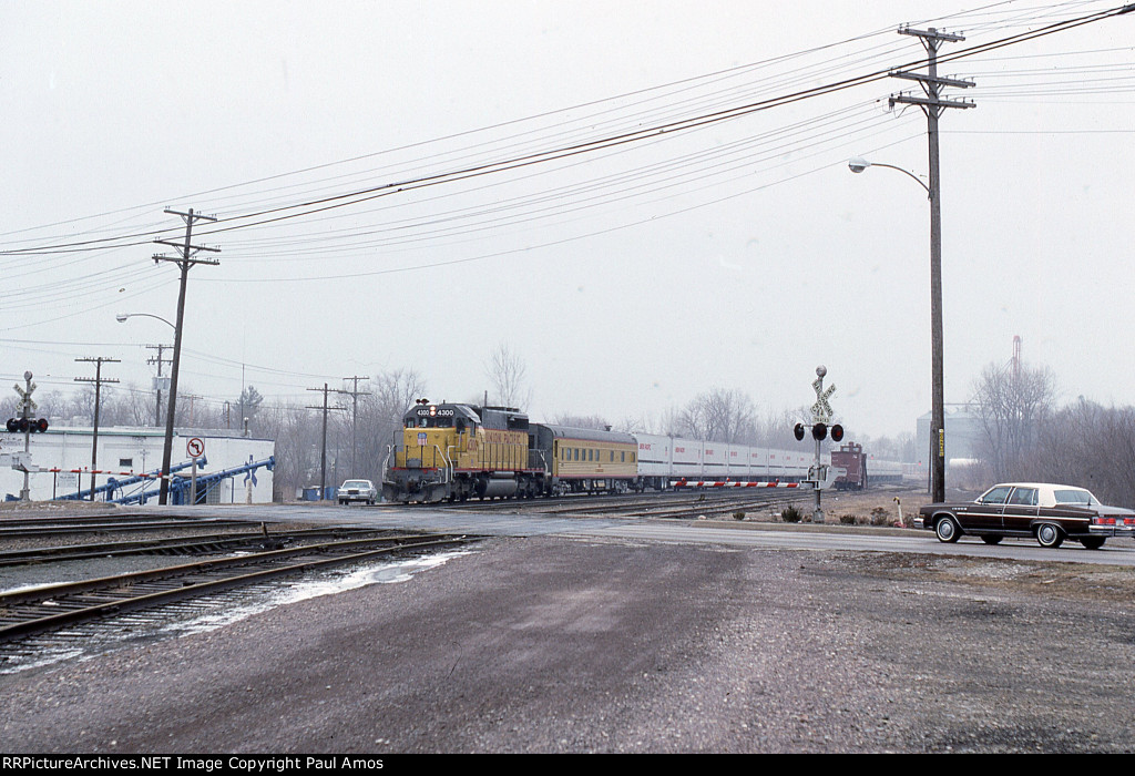 UP 4300 with UP Roadrailer test train